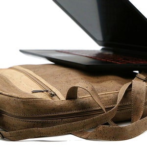 Messenger bag made of cork "VITO" - #cork #laptop bag #unibag #briefcase #corkhandbag #vegan #sustainable #shoulder bag #cork