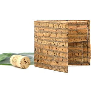 Bolso de corcho "NUNO stripe" - #kork #geldbörse #portemonnaie #holz #wood #holz #cork #vegan