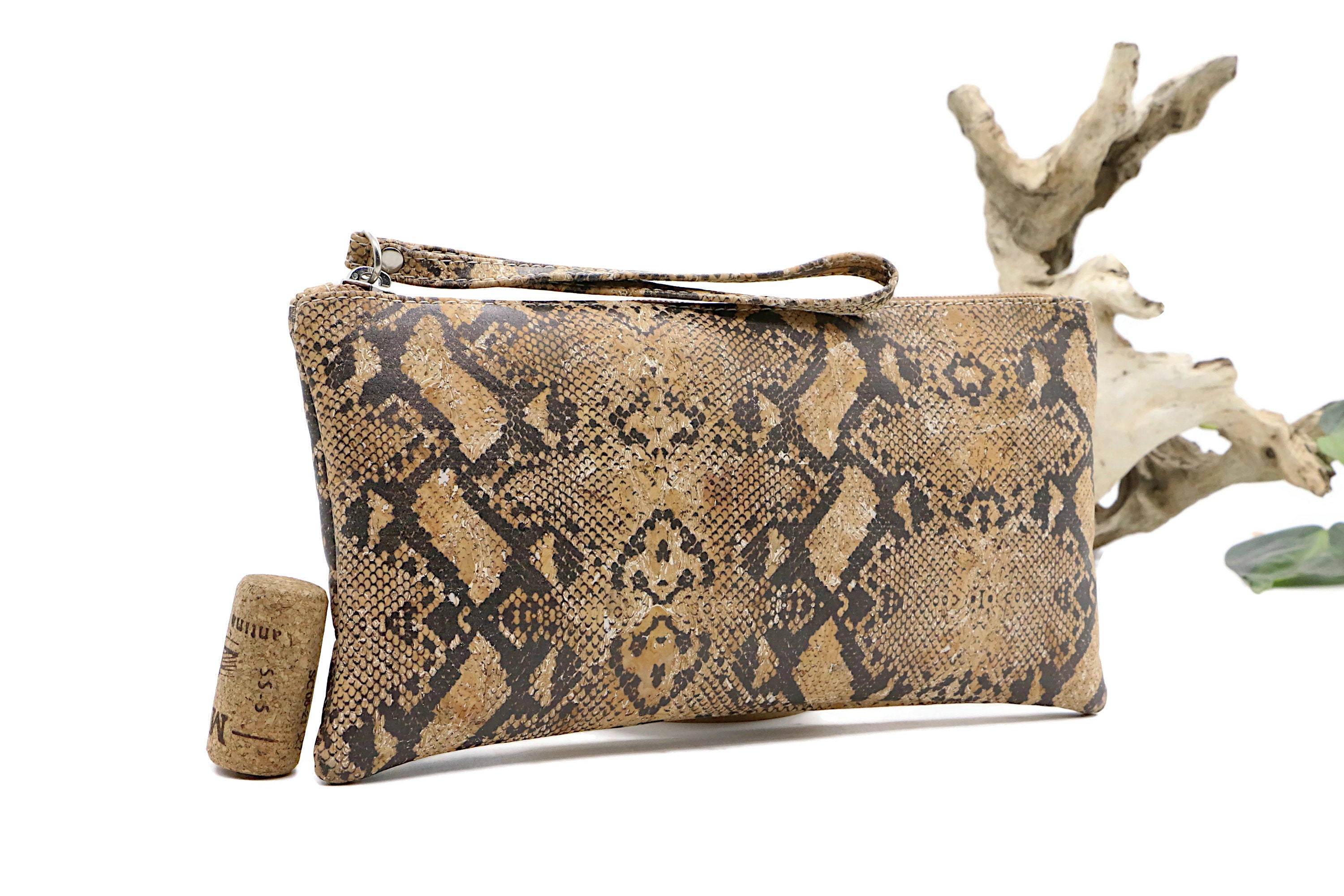 Cork cosmetic bag with snake pattern "CLELIA" - #cork #penal #accessory #bag #wood #wood #cork #vegan #shakepenal #schlampertaschen