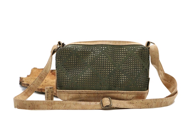 Cork shoulder bag 'PALMEIRA olive' cork handbag cork handbag vegan sustainable shoulder bag nature nature wood image 1