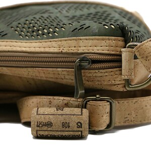 Cork shoulder bag 'PALMEIRA olive' cork handbag cork handbag vegan sustainable shoulder bag nature nature wood image 4