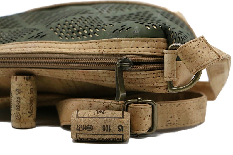 Cork shoulder bag 'PALMEIRA olive' cork handbag cork handbag vegan sustainable shoulder bag nature nature wood image 4