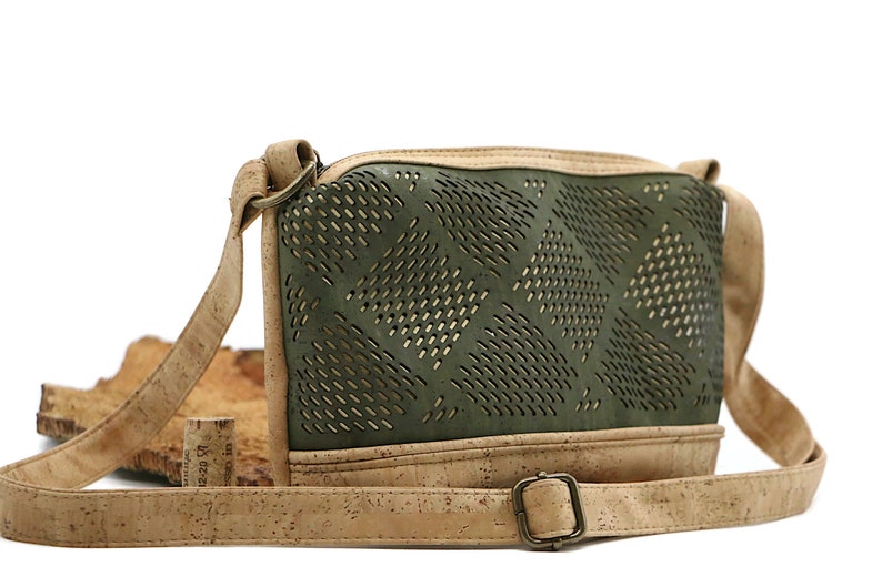 Cork shoulder bag 'PALMEIRA olive' cork handbag cork handbag vegan sustainable shoulder bag nature nature wood image 5