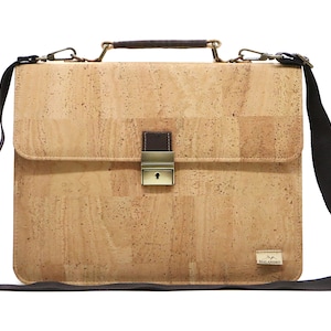 Mallette en liège 'ATRÈJU' - #liège #sac d'ordinateur portable #sac d'université #mallette #sac à main en liège #végétalien #durable #sac à bandoulière #sac messager