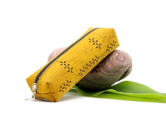 Feather penal / Cork cosmetic bag &quot;FINI&quot; - #kork #penal #accesoire #accesoire #beutel #holz #holz #wood #holz #cork #vegan #vegan #schüttelpenal #schlamperbeutel