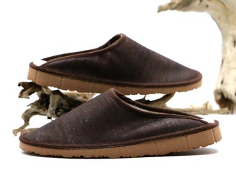 Cork slippers "DYLAN dark" - #cork #slippers #schoes #cork #shoes #slippers #warm #vegan #sustainable #nature #wood #winter