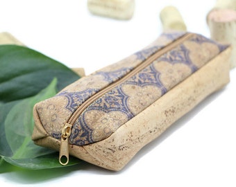 Feather Penal/Cosmetic Bag from Cork "MANA"-#kork #penal #accesoire #beutel #holz #wood #cork #vegan #schüttelpenal