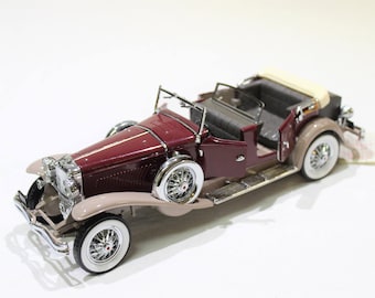 DUESENBERG: A Franklin Mint 1:24 scale Gary Cooper 1930 Duesenberg J