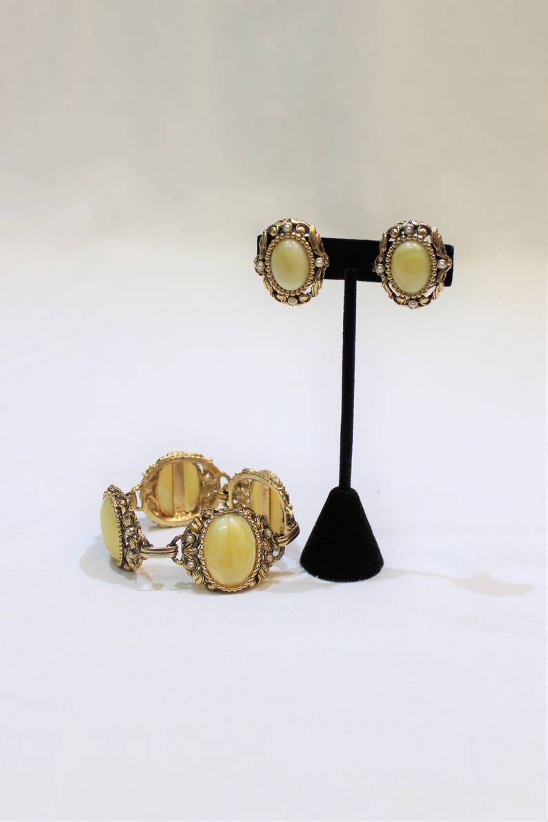 Vintage Yellow Marbled Cabochon Jewelry Set Chunky Bracelet and Earrings Bracelet and Clip On Earring Set