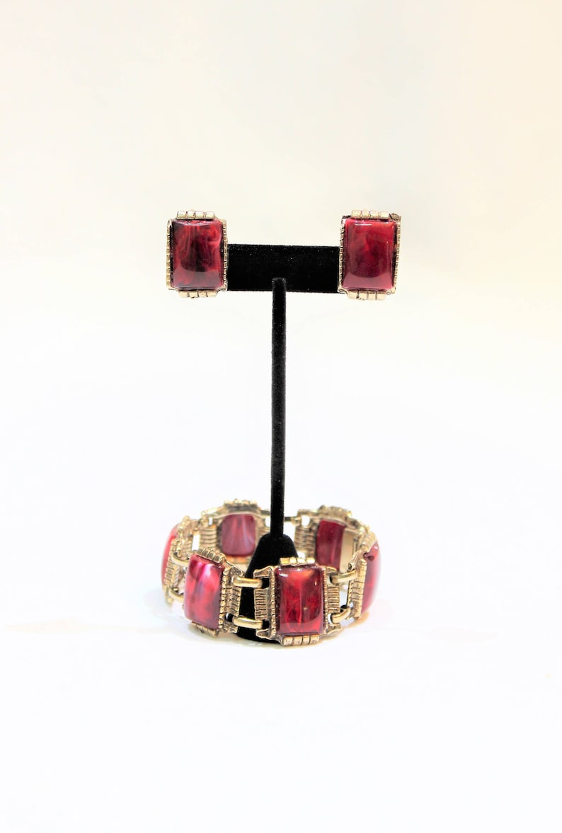 Vintage Red Marbled Cabochon Jewelry Set, Bracelet and Clip On E Vintage Red Marbled Cabochon Jewelry Set, Bracelet and Clip On E
