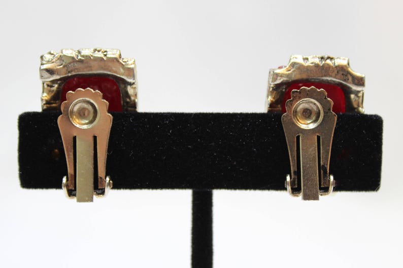 Vintage Red Marbled Cabochon Jewelry Set Chunky Bracelet and Earrings Bracelet and Clip On Earring Set