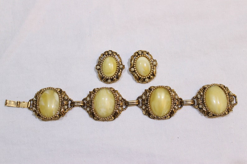 Vintage Yellow Marbled Cabochon Jewelry Set Chunky Bracelet and Earrings Bracelet and Clip On Earring Set
