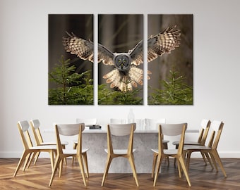 Wald mit Eule Leinwanddruck Fliegender Bartkauz Print Art Grün Fichte mit Eule Wandkunst Dekor Eule Poster Eule Kunstwerk Split Art Set