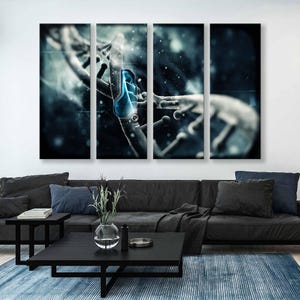 Puede incluir: Impresi&oacute;n de arte abstracto con un dise&ntilde;o azul y blanco de una cadena de ADN. La impresi&oacute;n se divide en cuatro paneles, cada uno con una secci&oacute;n diferente de la cadena. La impresi&oacute;n es perfecta para una decoraci&oacute;n moderna del hogar.