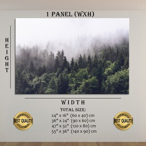 Puede incluir: Una escena de bosque brumoso con altos &aacute;rboles de hoja perenne. La imagen est&aacute; disponible en varios tama&ntilde;os, que van desde 60 cm por 40 cm hasta 140 cm por 90 cm.