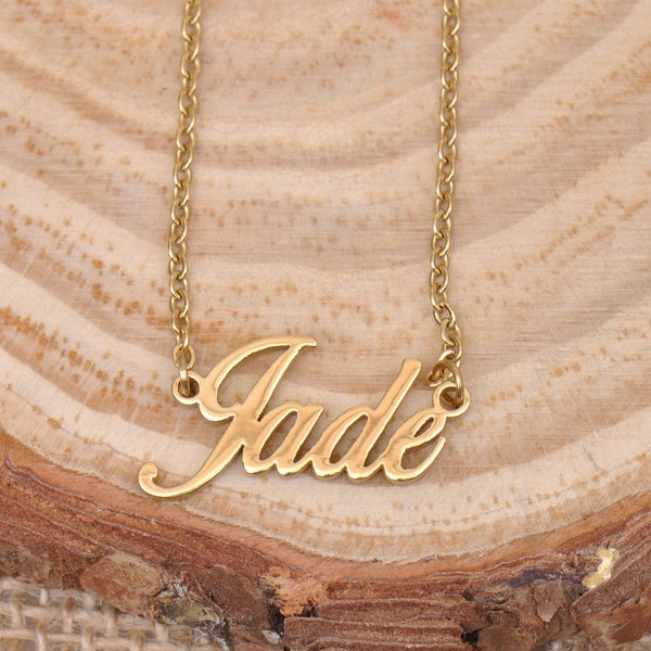 Collier prénom personnalisé en jade avec étiquette en or, collier avec des noms en jade, cadeau d'anniversaire significatif pour bijoux femme