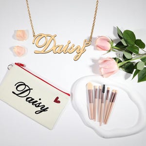Collar con nombre personalizado para niños y bolsa de maquillaje / Collar con nombre personalizado y organizador de maquillaje / Juego de regalo para dama de honor / Regalo para Daisy