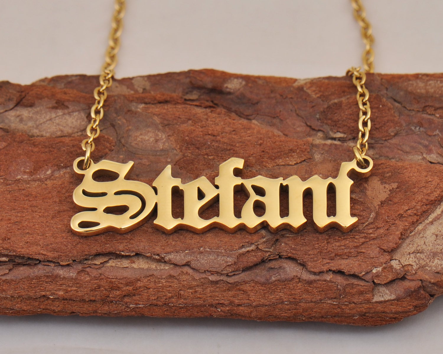 Gwen stefani shop name necklace