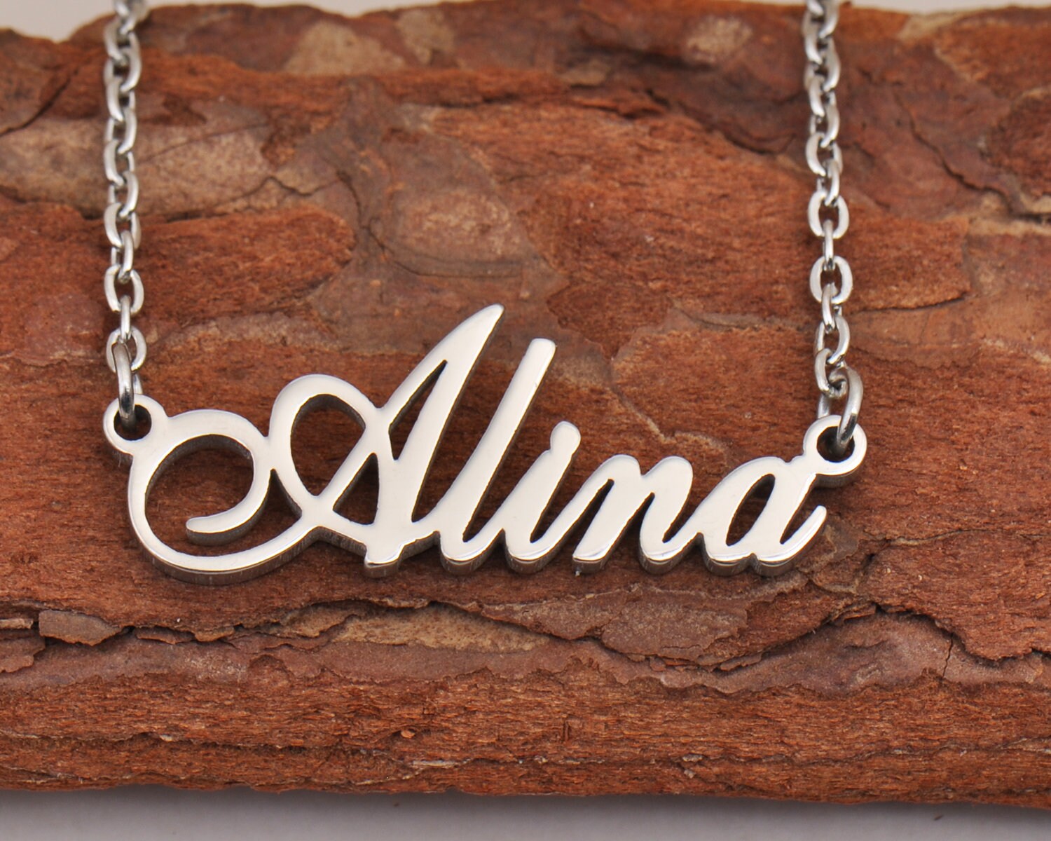 Alina necklace deals