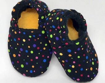 Soft Baby Shoes – Rainbow Dots on Black