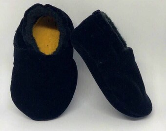 Soft Baby Shoes – Solid Black Velveteen
