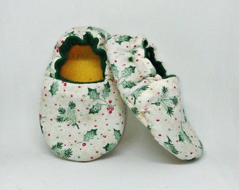 Soft Baby Shoes – Traditional Holly on Sparkle Beige