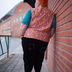 Plus Size T-shirt: Stickad bomullstopp med kaninapplikation bild 5