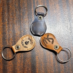 Customized Leather Apple AirTag keychain, Personalized AirTag Holder, Leather AirTag Holder Keychain, Personalized AirTag Keychain