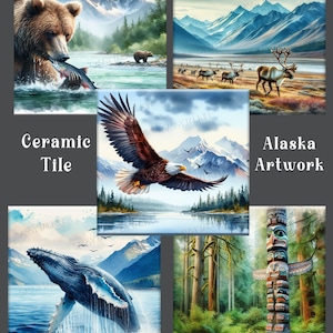 Puede incluir: Un conjunto de cuatro azulejos de cerámica con motivos de vida silvestre y paisajes de Alaska. Los azulejos representan un oso pardo atrapando un salmón, un águila calva volando sobre un lago, una ballena jorobada saltando y un tótem en un bosque.