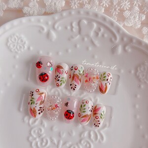 Lovely Ladybug, Cute Cozy Autumn Nails, Cute Flower Nails, Dried Flower Nails, Cute Leaf Nails, Sweet Cottage Core Nails, Reusable Nails