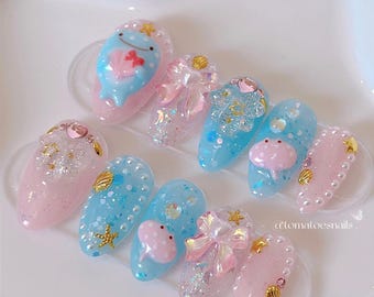 Maravilla de ballena brillante, uñas oceánicas, uñas pastel, uñas de tiburón ballena, uñas de perla lindas, uñas de concha oceánica, uñas postizas en rosa bebé y azul