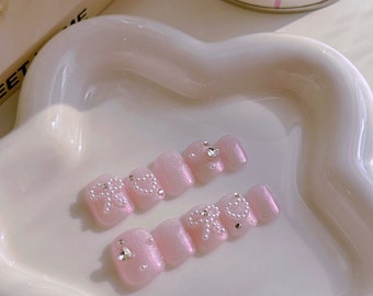 Uñas rosa perlado, uñas cromadas rosa aurora, uñas con lazos de pera, uñas hechas a mano, uñas personalizadas, uñas reutilizables, uñas postizas kawaii, uñas bonitas