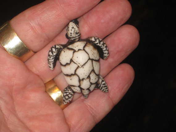 Surfers sea turtle necklace, adjustable up to 32" long.
