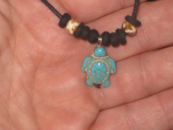 Turquois turtle surfer pendant, with adjustable necklace.