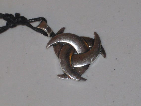 Celtic pendant with adjustable necklace.