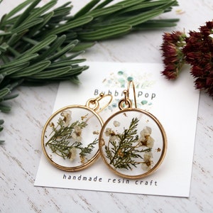 Pressed flower earrings, Resin flower, Dry flower earrings, White flower earrings, Handmade resin, Resin jewelry