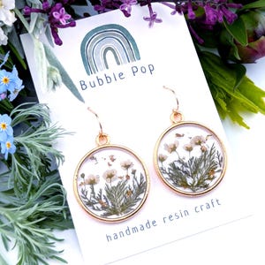 Pressed flower earrings, Resin flower, Dry flower earrings, White flower earrings, Handmade resin, Resin jewelry