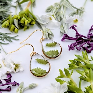 Pressed flower earrings, Resin flower, Dry flower earrings, Pressed leaf earrings, Handmade resin, Resin jewelry