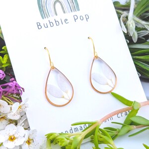 Pressed flower earrings, Resin flower, Dry flower earrings, White flower earrings, Handmade resin, Resin jewelry