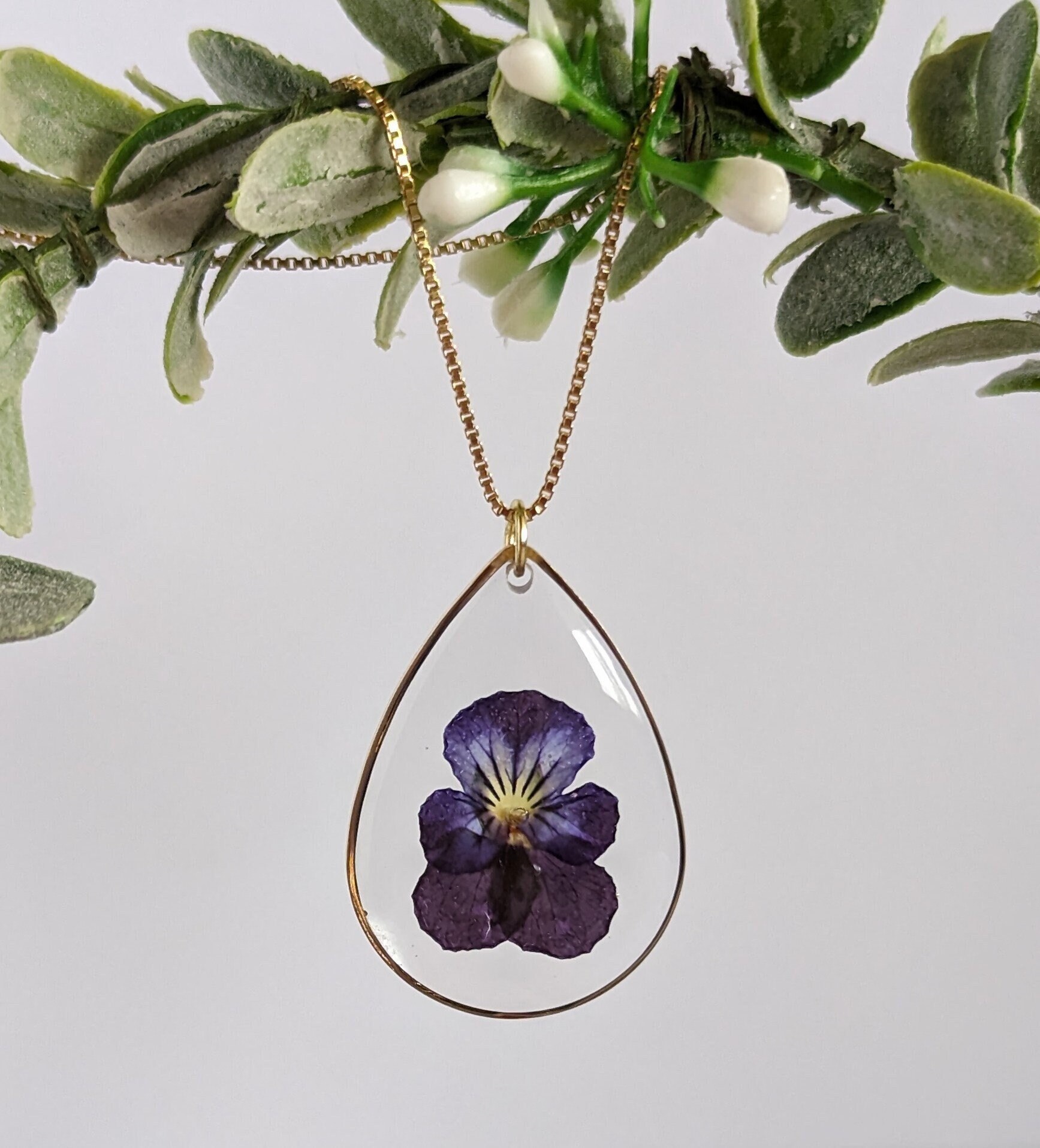 Pressed Flower Necklace, Resin Jewelry, Dried Flower Jewellery, Minimalist  Jewelry, Botanical Necklace, Valentine Gift With Natural Touch 