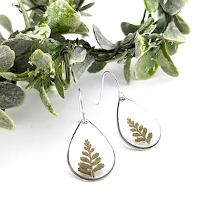 Pressed flower earrings, Resin flower, Dry flower earrings, Pressed leaf earrings, Handmade resin, Resin jewelry