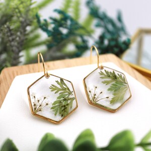 Pressed flower earrings, Resin flower, Dry flower earrings, White flower earrings, Handmade resin, Resin jewelry image 3