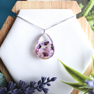 Resin flower necklace, Dry flower necklace, Pressed flower, Resin jewelry, Handmade resin necklace, Resin pendant