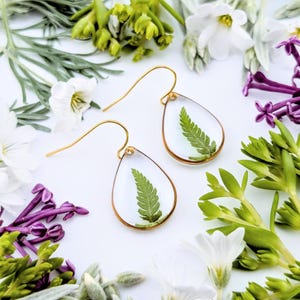Pressed flower earrings, Resin flower, Dry flower earrings, Pressed leaf earrings, Handmade resin, Resin jewelry
