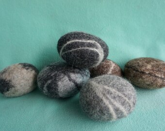 6 felt stones, different sizes