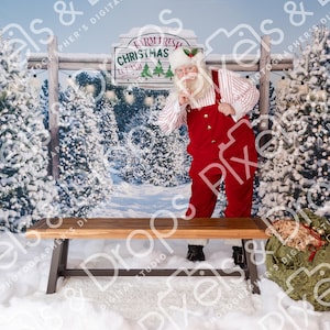 Papá Noel con traje de rayas en pose de silencio sobre fondo nevado, Papá Noel para Photoshop, fotografía navideña de stock, superposición de Papá Noel