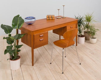 Danish Teak Model 130/1 Desk by Børge Mogensen for Søborg Møbelfabrik, freestanding 1950s