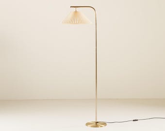 Deense messing vloerlamp met Le Klint lampenkap, jaren 70