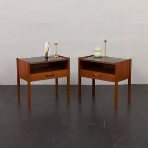 Pair of Italian mid century teak nightstands with glass top, 1960s zdjęcie 1