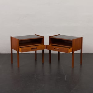 Pair of Italian mid century teak nightstands with glass top, 1960s zdjęcie 2